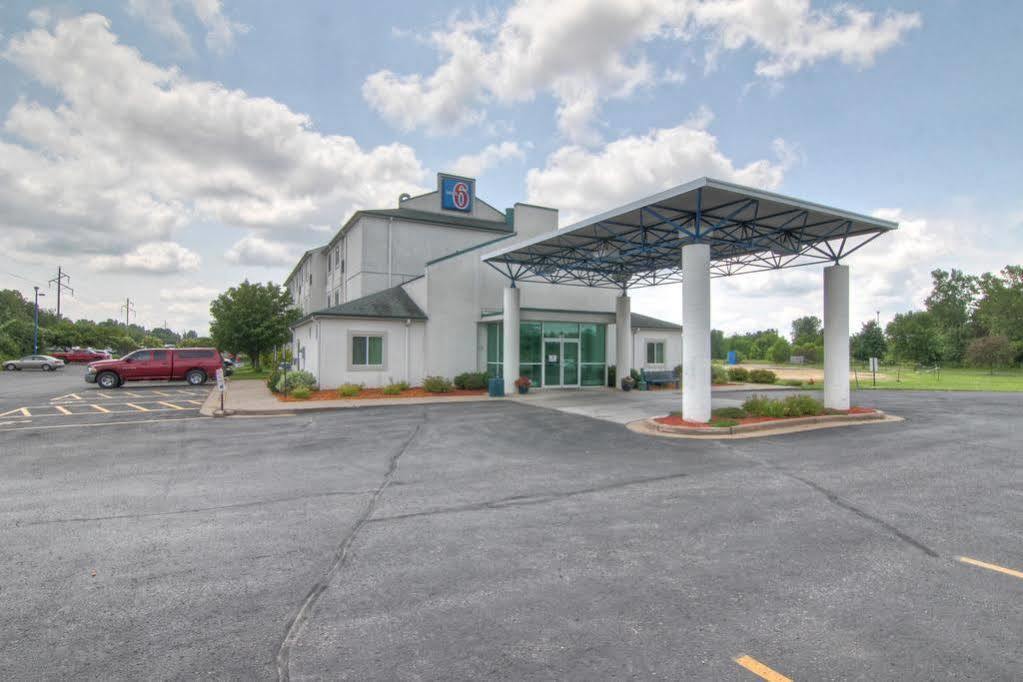 Econo Lodge Menomonie Exterior photo
